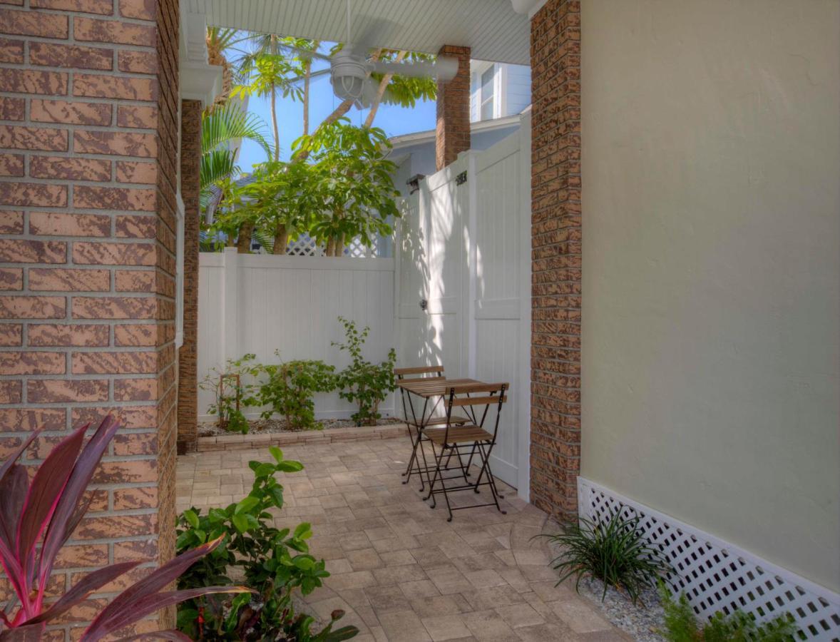 Havana Inn St. Pete Beach Exterior photo